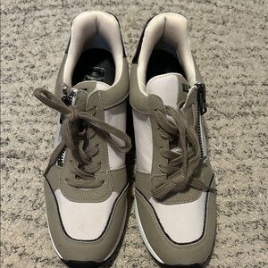 NWOT DKNY platform sneakers